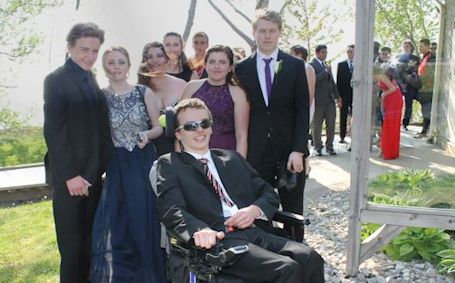 KDSS students dress in their finest for Prom 2016