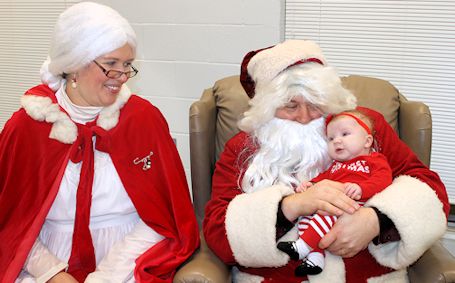 Rainy, cold night for Lucknow Santa Claus Parade