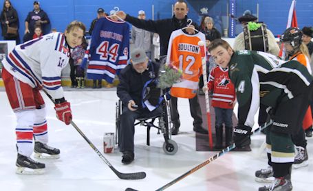 Bulldogs blast Patriots in opening game of semi-finals; honour Ron "Ticker" Boulton