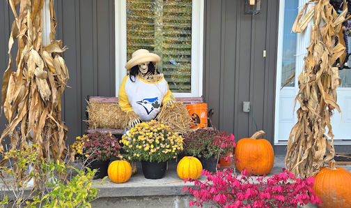 ​Rotary Sharecrows are waiting to accept your donations to the Kincardine Food Bank