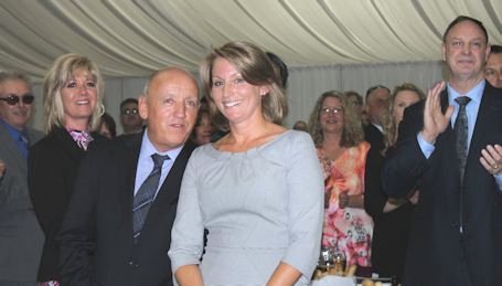 Crowd raises $100,000 at Tribute to Duncan Hawthorne